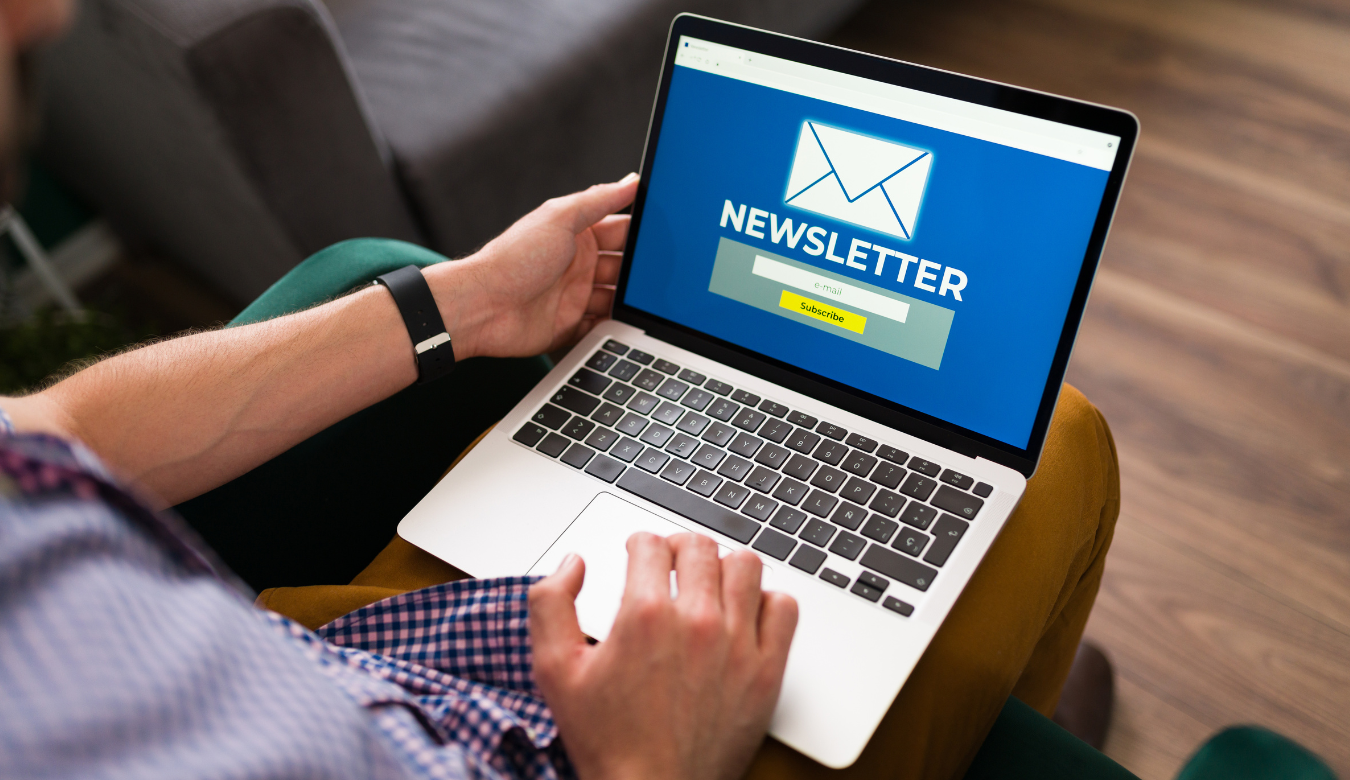 Man subscribing to newsletter on his laptop